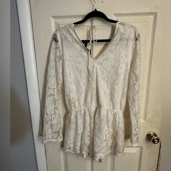 NWT Women’s Express Romper lace long sleeve white size medium - Picture 6 of 7